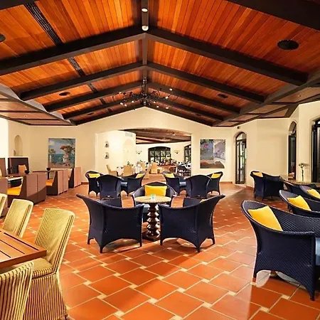 Olhos De Agua Sleeps 4 아파트